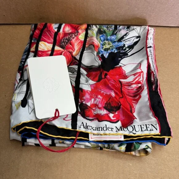 Alexander McQueen Exploded Flora Silk Scarf - Picture 4 of 8